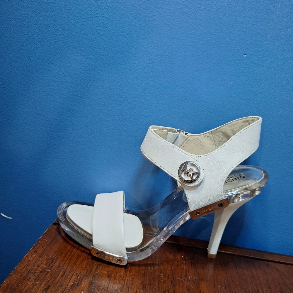 Michael Kors Lani Nude  Sandals Sz 6M White Patent Leather MK Logo